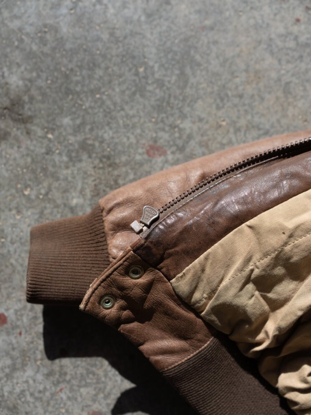 90s Leather Bomber Jacket - Picture 3 of 10